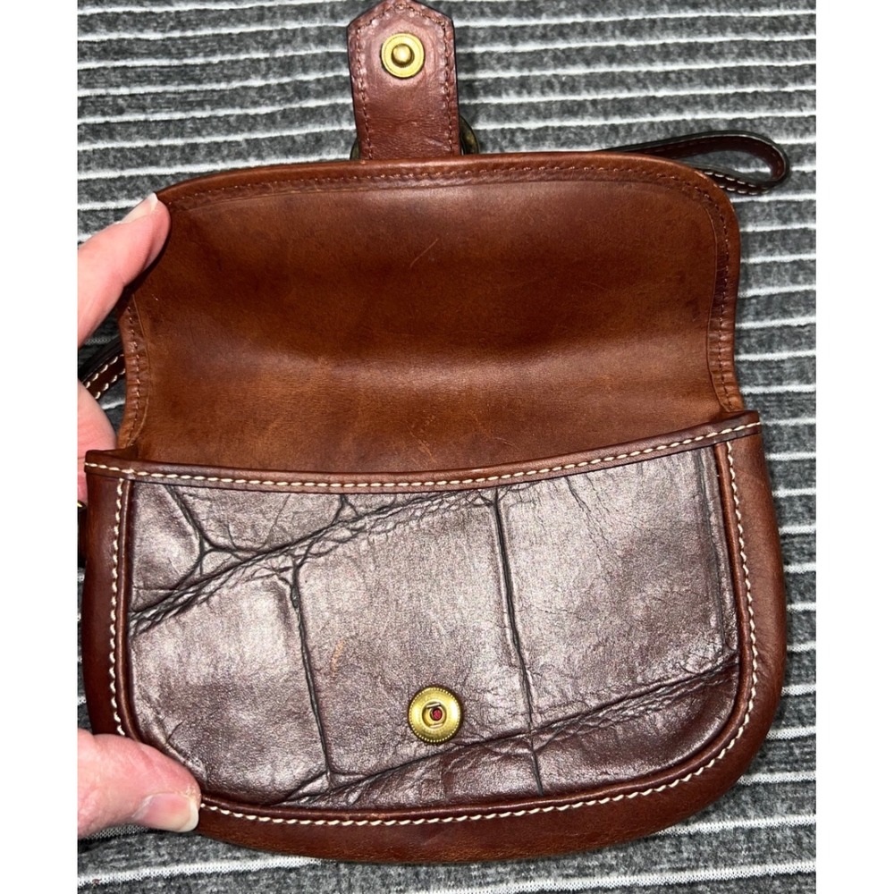 Dooney & Bourke Brown Croc Embossed Leather Wristlet Red Lining - Picture 5 of 10